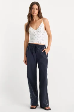 the weightless sculpting modern tank